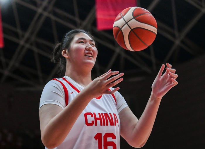 FIBA官方：张子宇入围世预赛值得关注新星榜 超2米2身高太独特|女篮|中国女篮|中锋|女篮世界杯预选赛|世界杯预选赛_新浪体育_新浪新闻
