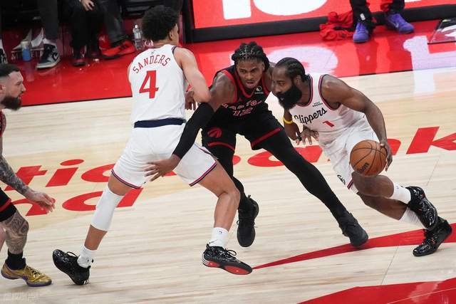 欧冠比赛数据-梦回巅峰！昔日雷霆三少同天爆发，同砍25+带领球队赢下比赛