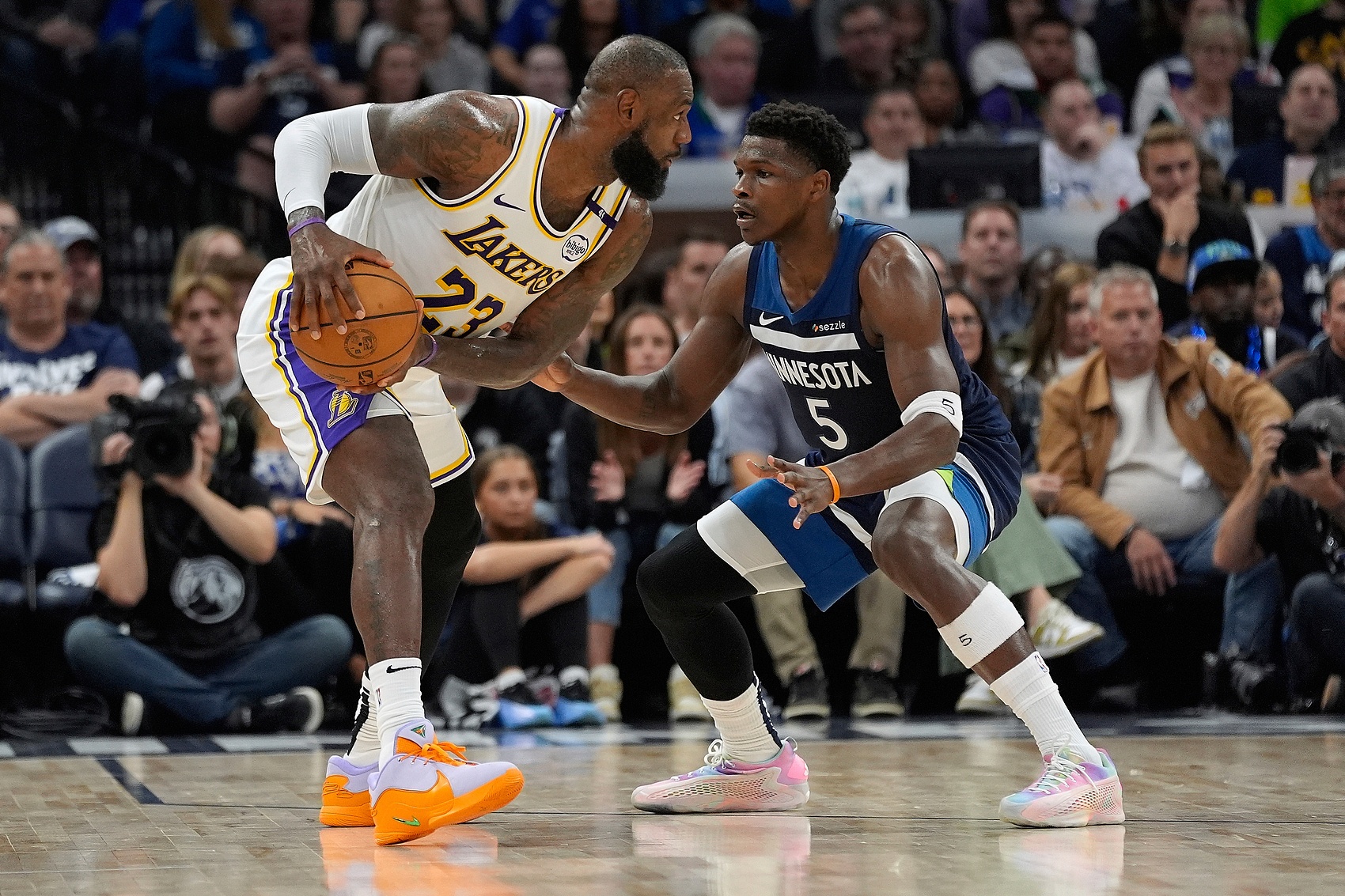 欧冠积分榜-一锅粥！火箭湖人太阳森林狼仅0.5胜场差 西部4-7输1场就进附加赛