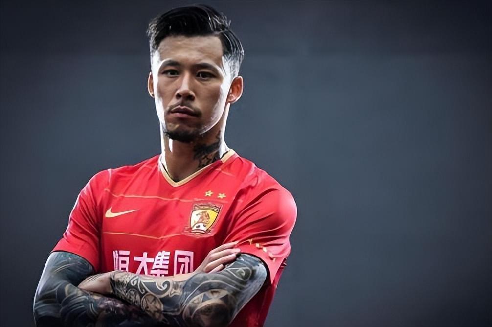 欧冠射手榜-武汉三镇右后卫新援正式官宣加盟，曾是亚泰绝对主力，值得期待