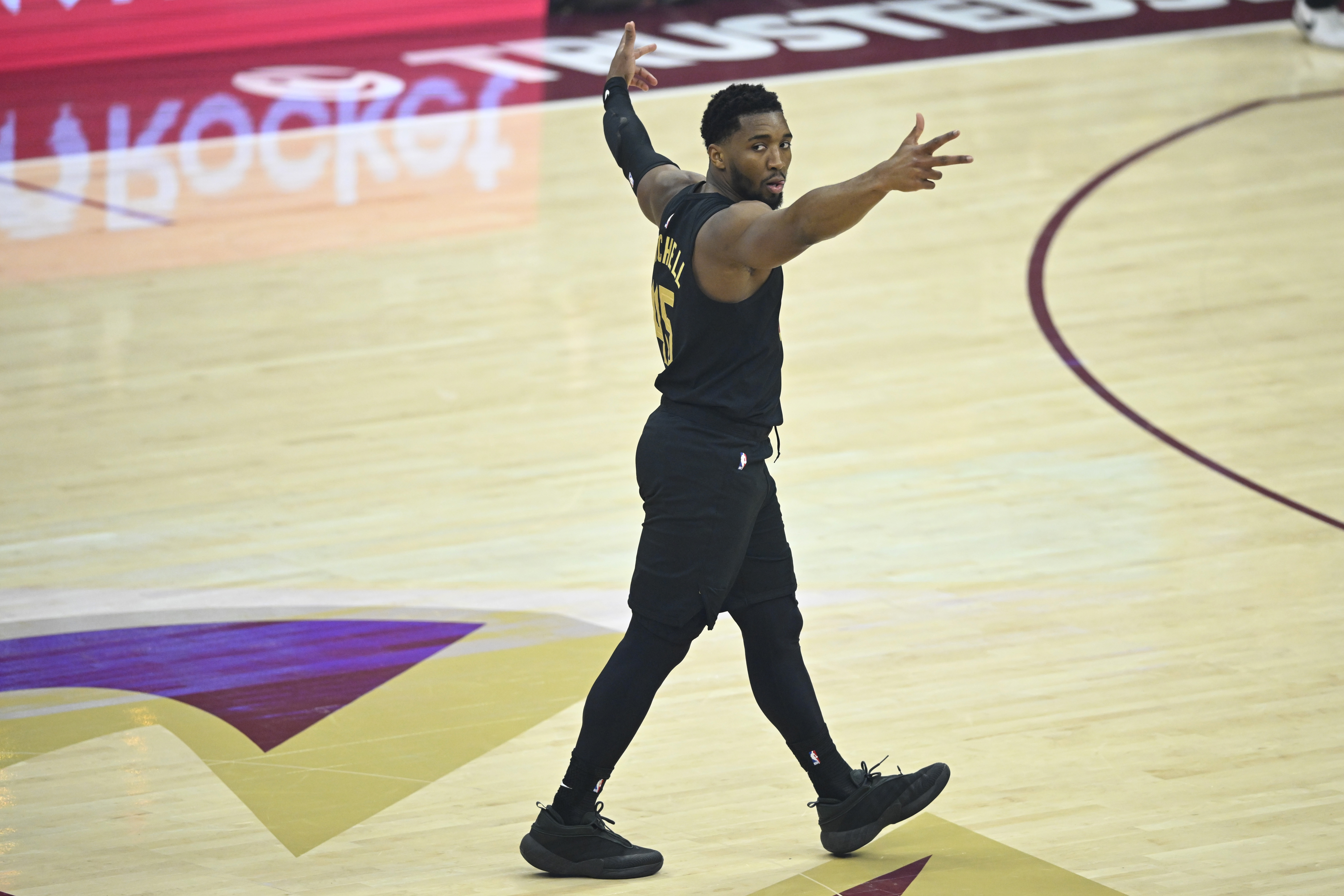 欧冠射手榜-米切尔用600场突破生涯15000分 现役第三快&amp;仅次于詹姆斯杜兰特